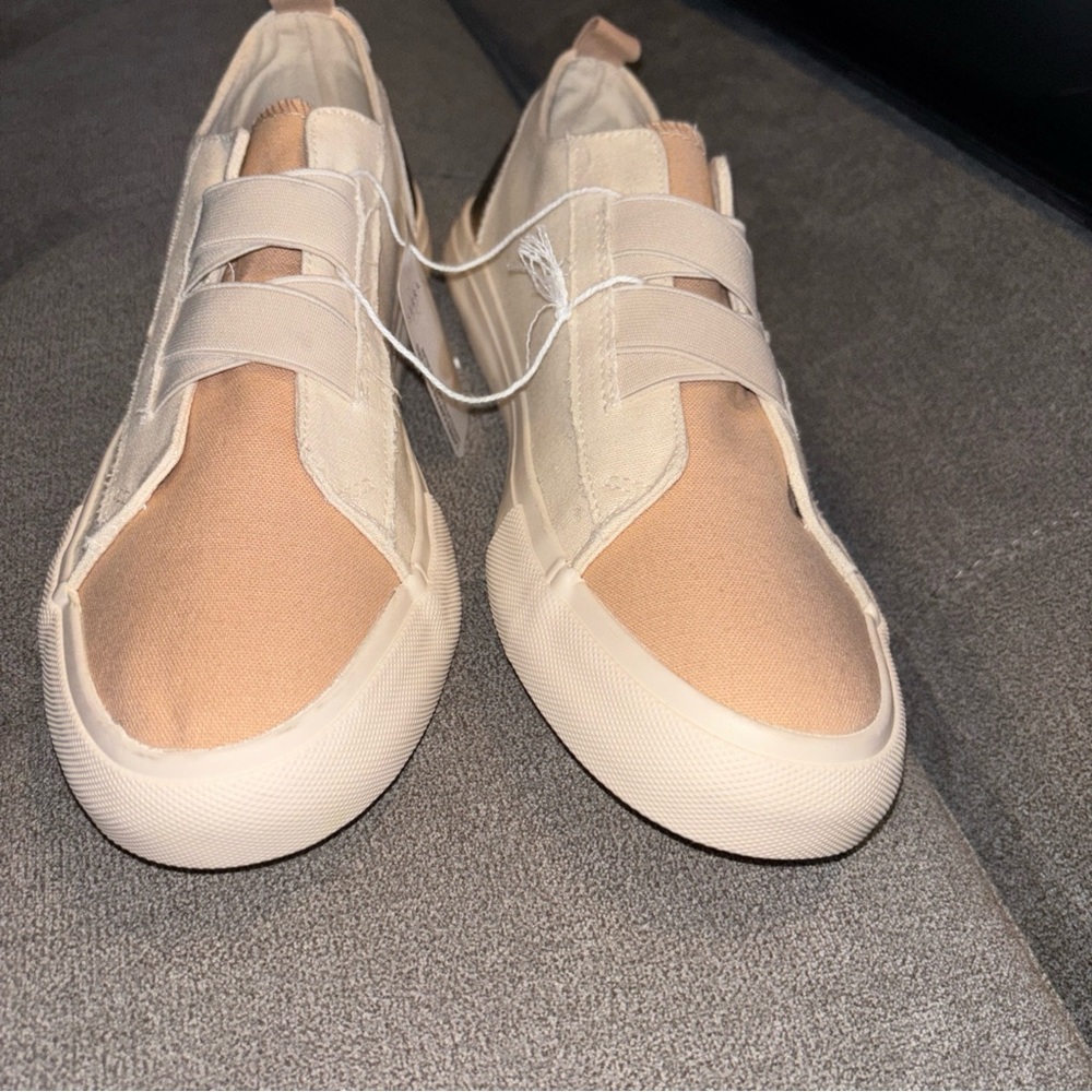 🌴Serra Women Beige and Brown Slip-On Shoes Size 10